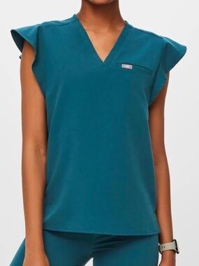 Figs Caribbean Blue Natal Flutter Sleeve Scrub Top Size Medium Women’s.   18